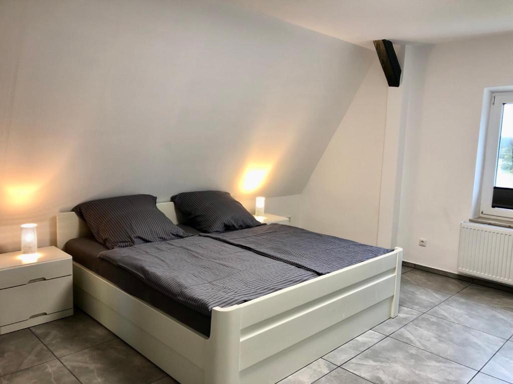 Dachgeschosswohnung Mit Seeblick Ahrensbok Exterior photo