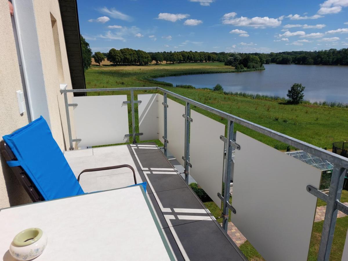 Dachgeschosswohnung Mit Seeblick Ahrensbok Exterior photo